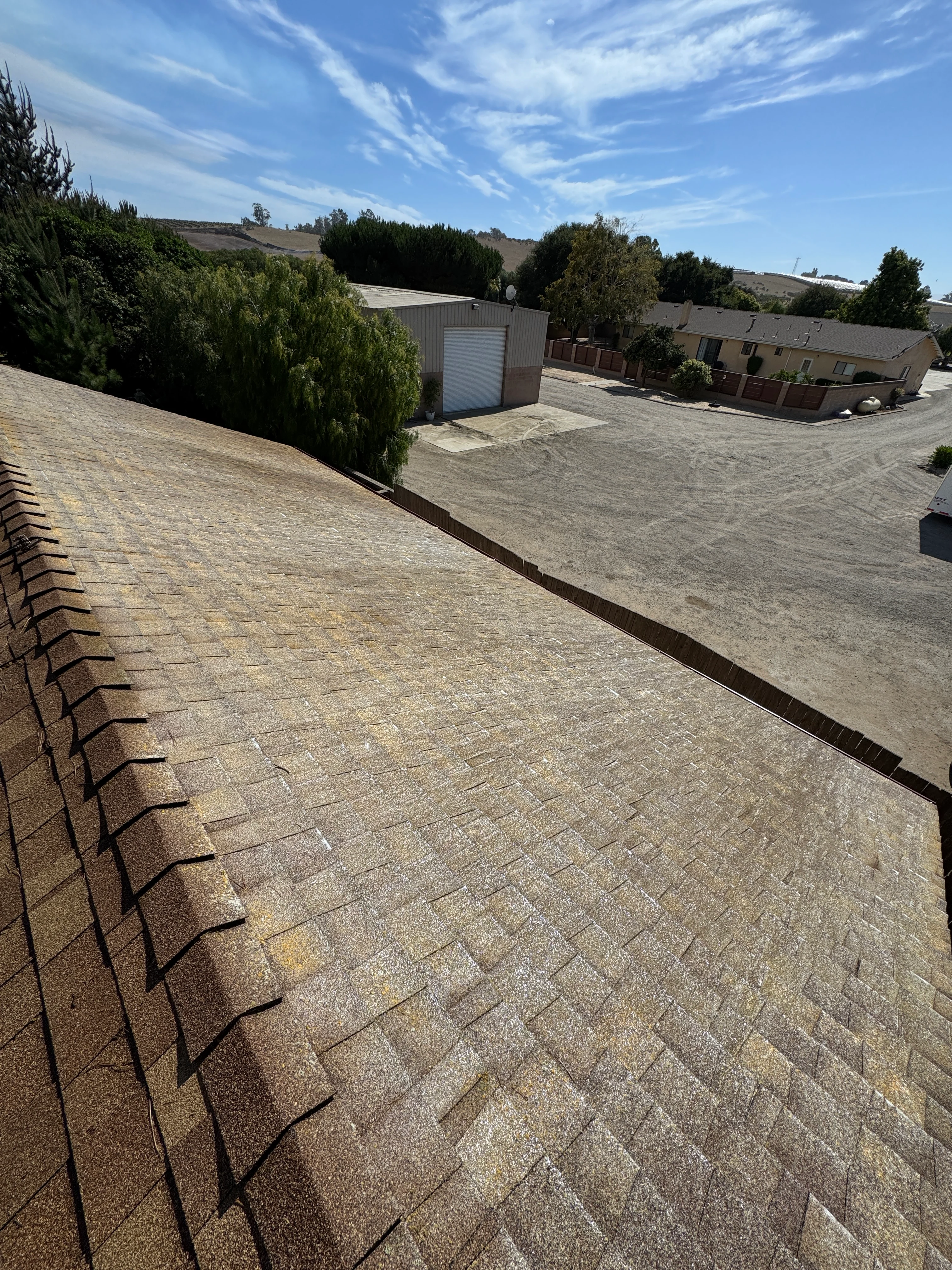 Gutter cleaning service - clean gutters and downspouts