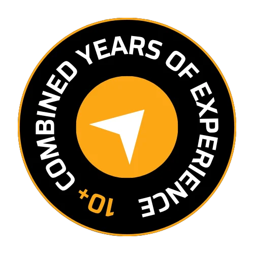 A circular black and yellow emblem denoting ten plus combined years of exterior cleaning experience.